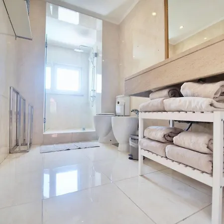 Pool&terrace Apartment Parede