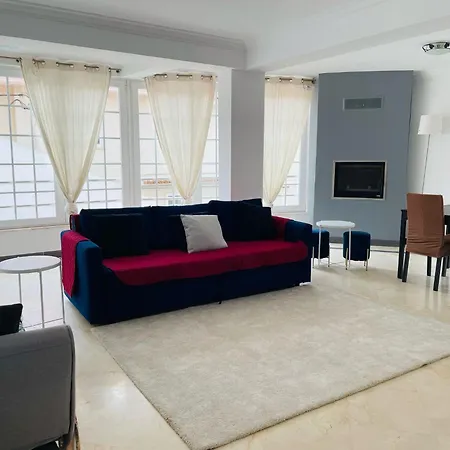 Pool&terrace شقة *